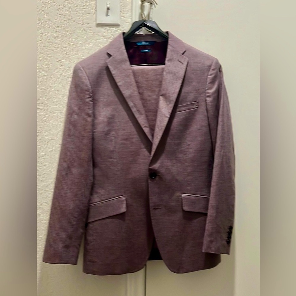 ***PERRY ELLIS*** slim fit men’s suit Linen blend.